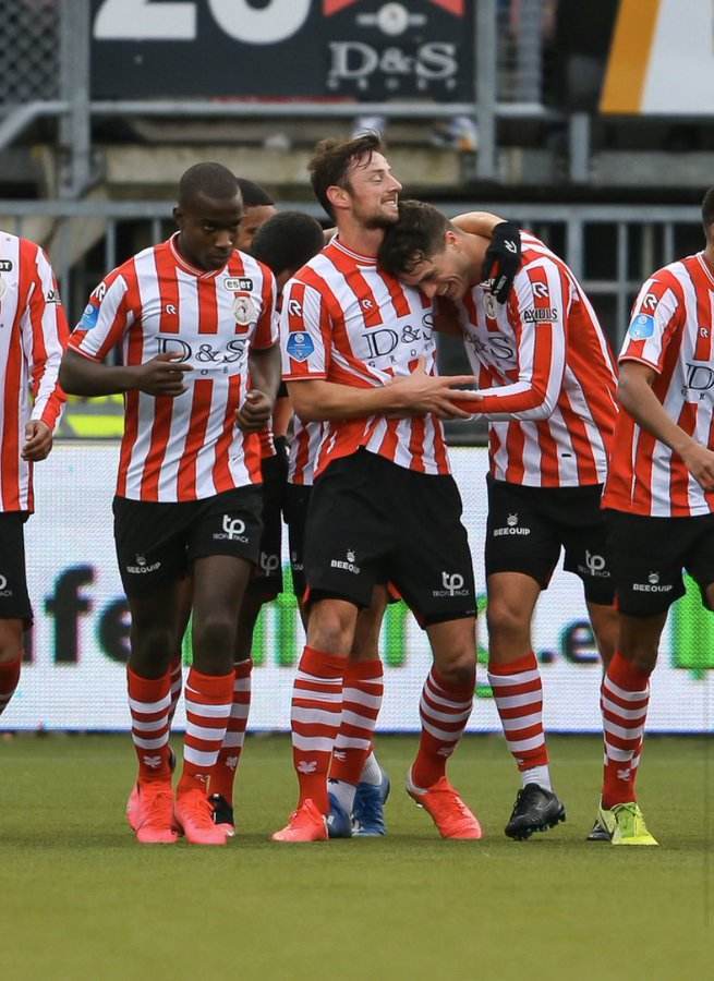 他在面对国 他在面对国